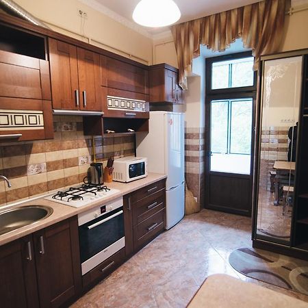 Apartment On Bernarda Meretyna Lviv Exterior photo