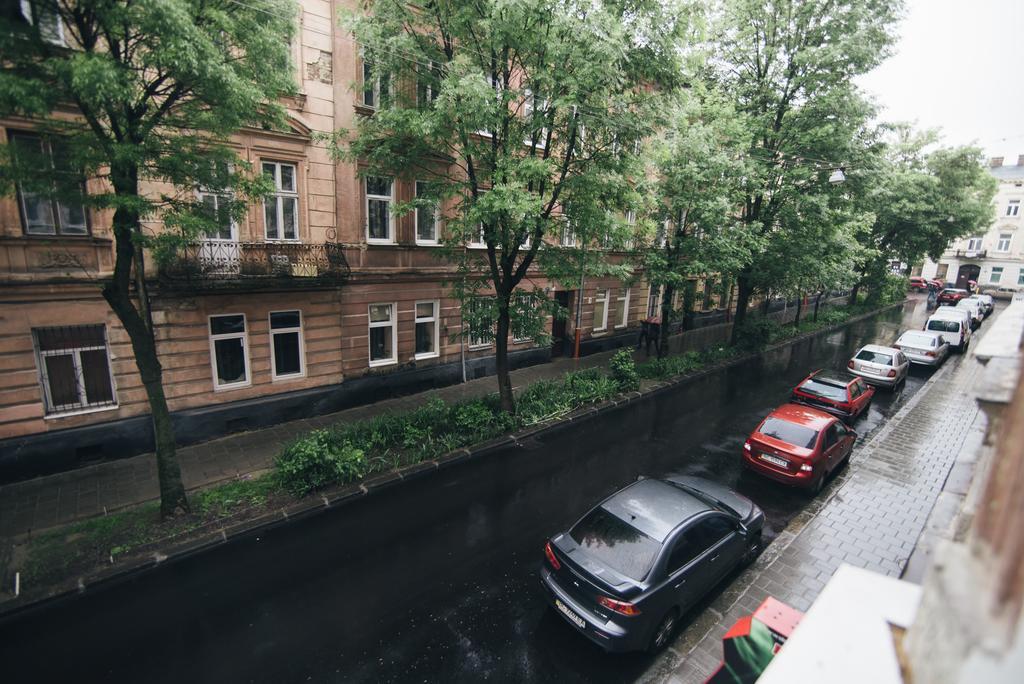 Apartment On Bernarda Meretyna Lviv Exterior photo