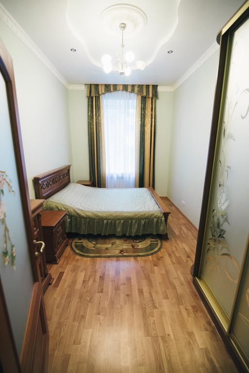 Apartment On Bernarda Meretyna Lviv Exterior photo
