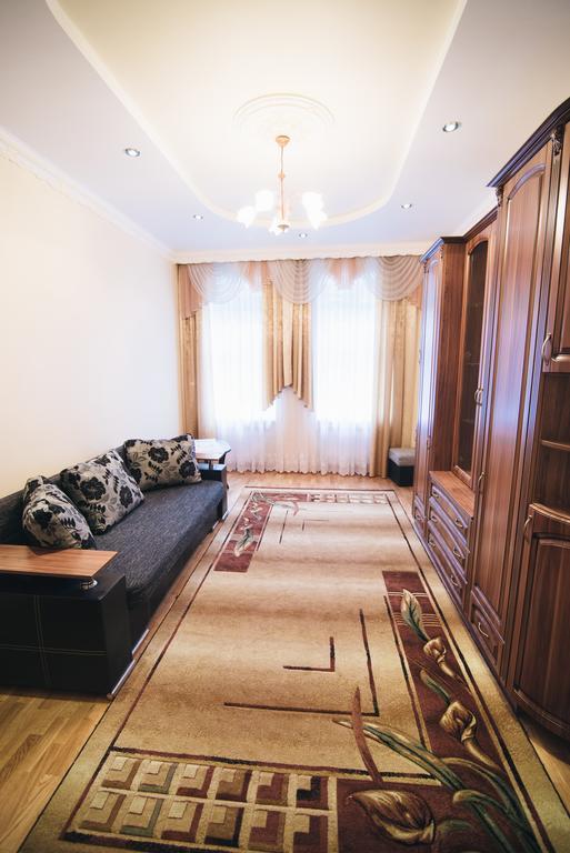 Apartment On Bernarda Meretyna Lviv Exterior photo