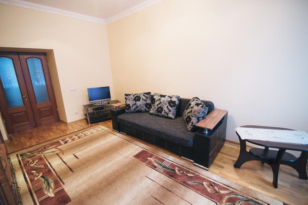 Apartment On Bernarda Meretyna Lviv Exterior photo