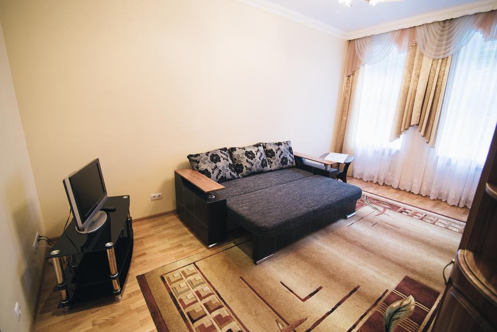 Apartment On Bernarda Meretyna Lviv Exterior photo