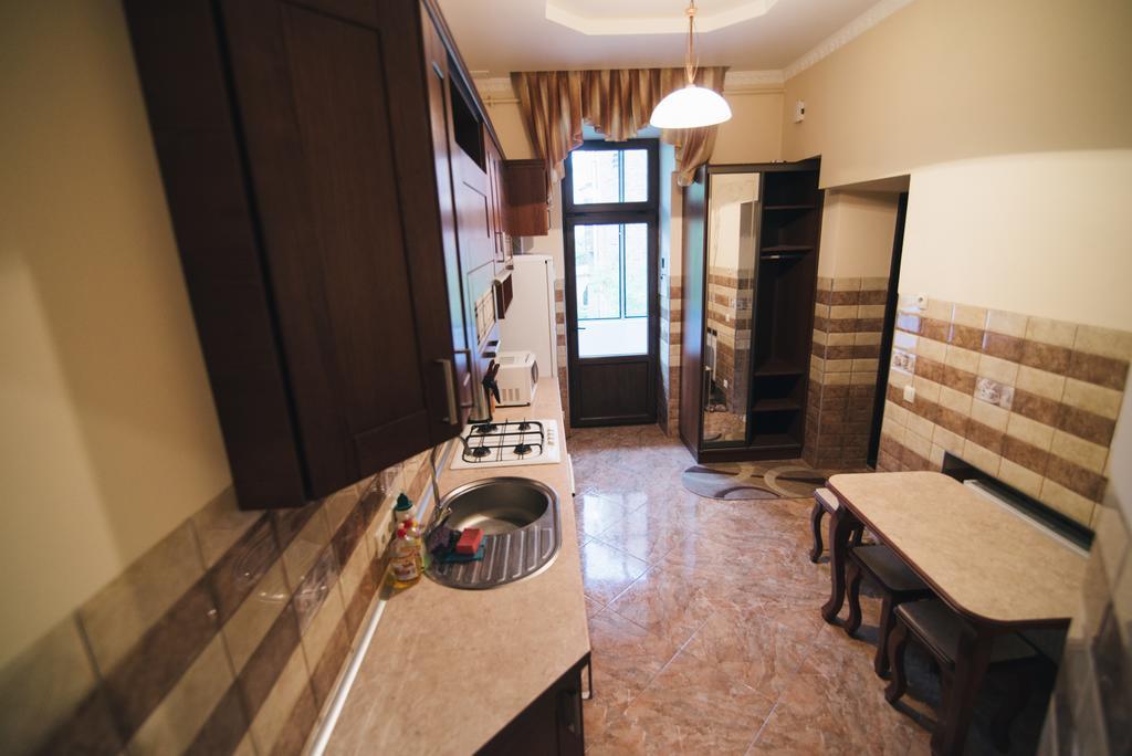 Apartment On Bernarda Meretyna Lviv Exterior photo