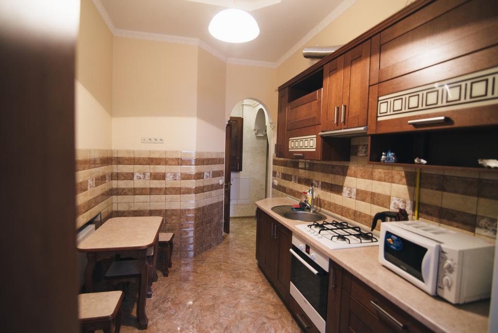 Apartment On Bernarda Meretyna Lviv Exterior photo