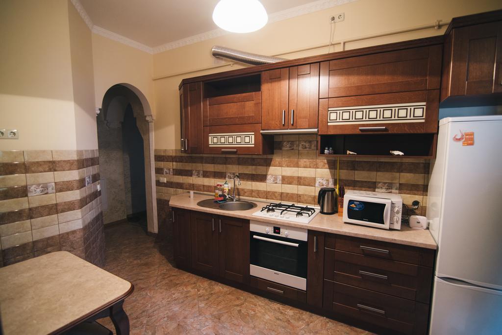 Apartment On Bernarda Meretyna Lviv Exterior photo