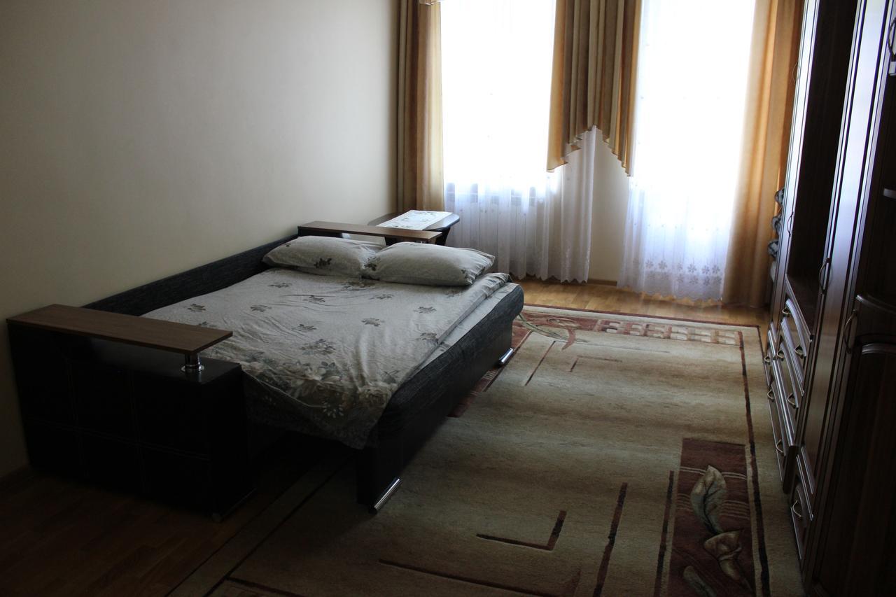 Apartment On Bernarda Meretyna Lviv Exterior photo